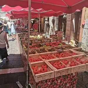 Super Idéalement Situé En Vieille Annecy